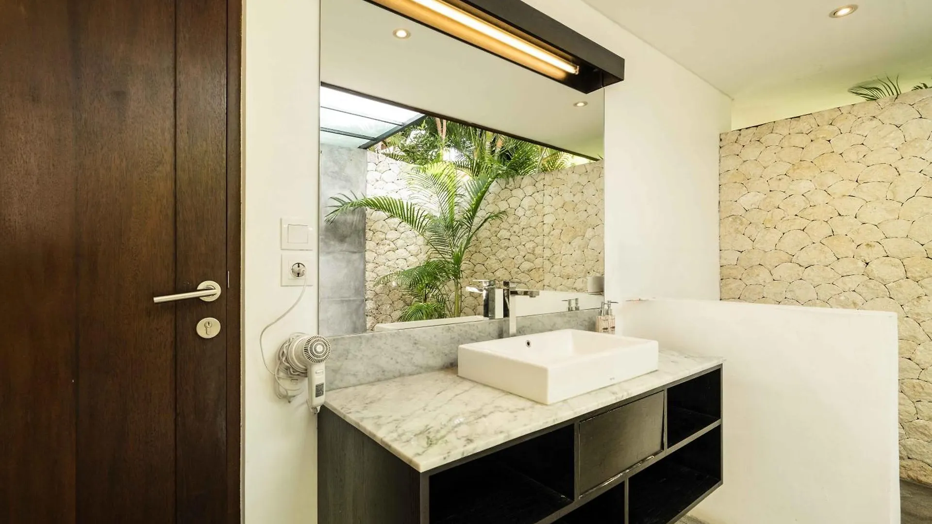La Joya Biu Biu Resort Джимбаран Индонезия